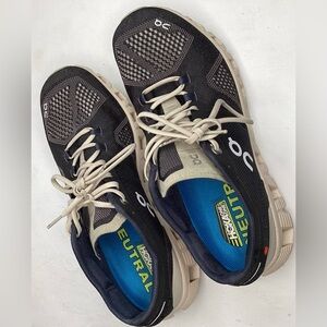 Cloudtec women’s black/beige runners. Cloud X. Size 9W.